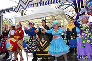 Mit dabei bei der Prinzenpaar Vorstellung: die tanzenden Marktweiber vom Viktualienmarkt (©Foto: Martin Schmitz)